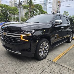 Black Chevrolet Suburban for private tours in Panama City